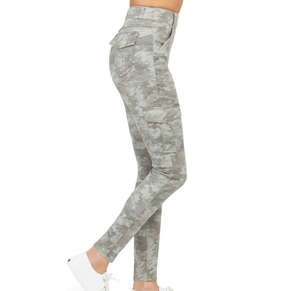 Spanx NWOT Stretch Twill Ankle Cargo Pants Camo Size M Pull-On Slimming Shaping - Picture 2 of 11